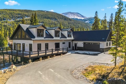 Blue River Vacation Rental | 4BR | 5BA | 3,729 Sq Ft | 2 Steps Required