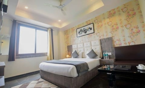 Superior Room, City View | Desk, laptop workspace, free WiFi