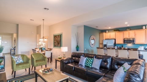 House, 4 Bedrooms | Living area | Smart TV