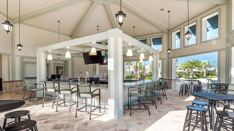 House, 6 Bedrooms | Bar (on property)
