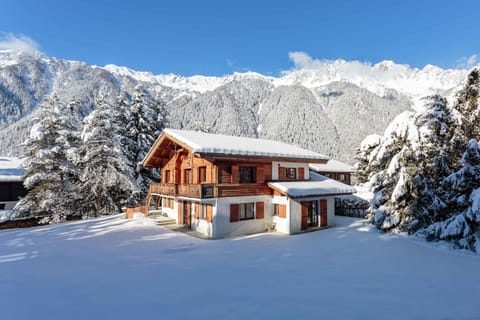 Chalet le Petit Tricouni in winter