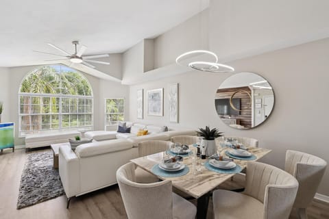 Condo, 3 Bedrooms | Interior