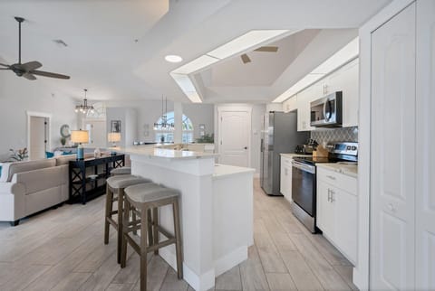 House, 3 Bedrooms | Private kitchen | Fridge, oven, coffee/tea maker, toaster