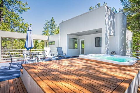 House, 3 Bedrooms | Terrace/patio