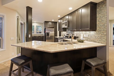 House, 3 Bedrooms | Private kitchen | Fridge, oven, coffee/tea maker