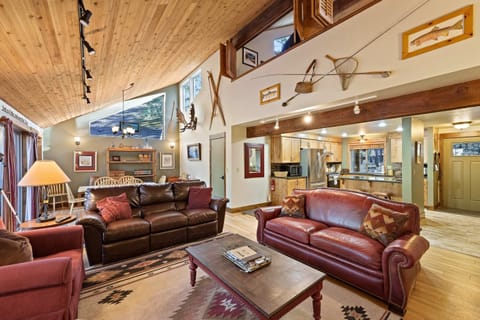 House, 3 Bedrooms | Living area | Smart TV