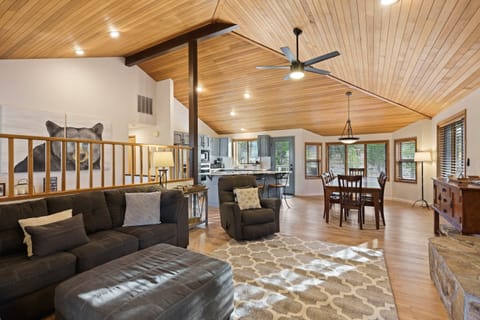 House, 3 Bedrooms | Living area