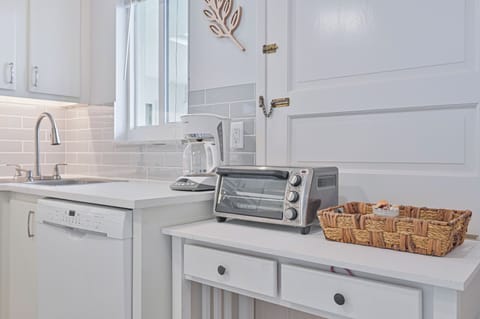 Sunset on Third - Fully equipped kitchen