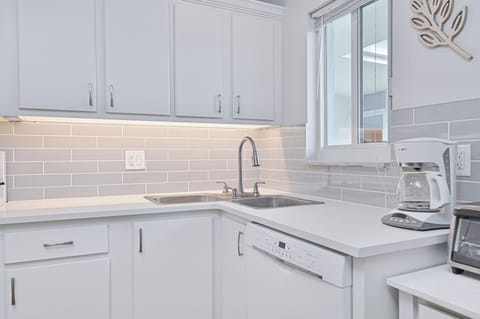 Sunset on Third - Fully equipped kitchen