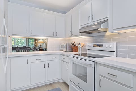 Sunset on Third - Fully equipped kitchen