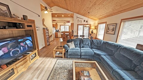 House, 3 Bedrooms | Living area | Smart TV