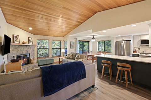 House, 3 Bedrooms | Living area | Smart TV