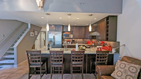 Condo, 2 Bedrooms | Private kitchen | Fridge, oven, coffee/tea maker, toaster