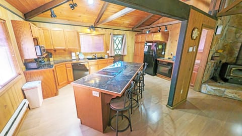 House, 2 Bedrooms | Private kitchen | Fridge, oven, coffee/tea maker