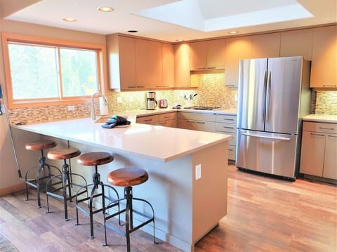 House, 3 Bedrooms | Private kitchen | Fridge, oven, coffee/tea maker, toaster