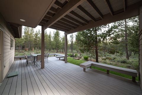 House, 6 Bedrooms | Outdoor dining