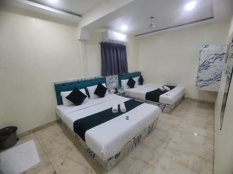Deluxe Quadruple Room | Free WiFi, bed sheets