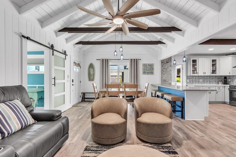 House, Multiple Beds (Curvy Coco) | Living area