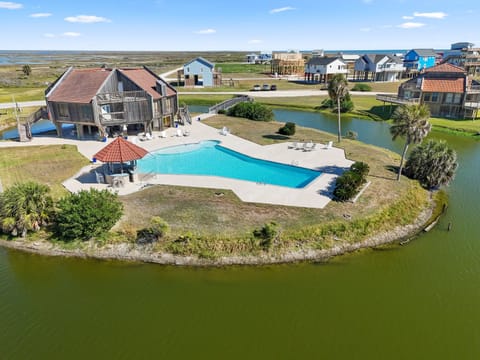 comminuty pool(very close to home)