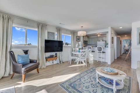 Shore Am Happy Riggings P2-Main Living Area