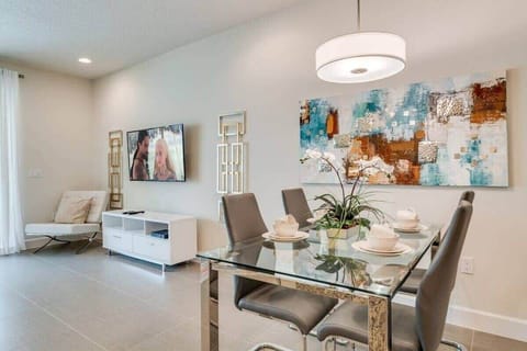 Villa (3 Bedrooms) | In-room dining
