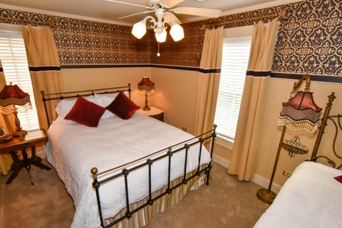 Tub Room luxury queen bed