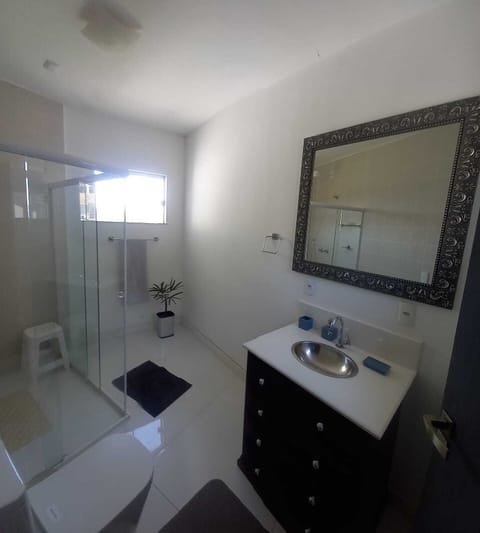 Deluxe Suite, Garden View | Bathroom | Towels, soap, shampoo, toilet paper