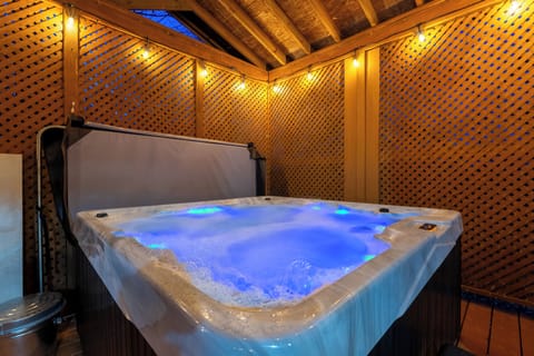 Indoor spa tub