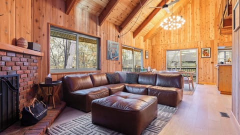 House (5 Bedrooms) | Interior