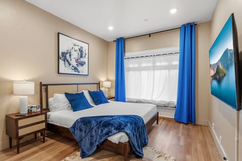 Bedroom - King Size Bed