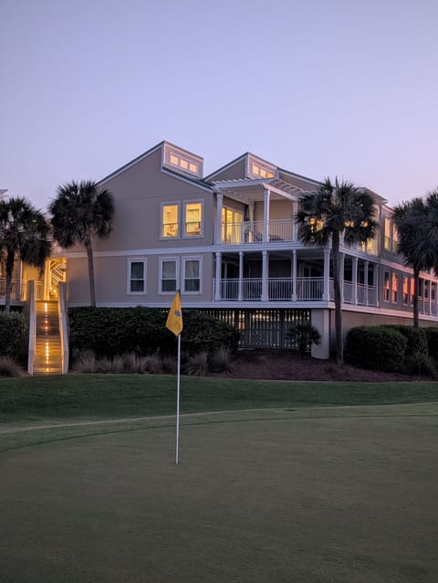 Welcome to 2904 Atrium - where you have views of sunrise to sunset and the golf course!