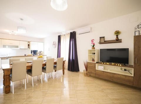 Villa (Three bedroom villa with pool) | Living room | 32-inch flat-screen TV with satellite channels