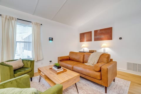 Austin Vacation Rental | 2BR | 1BA | 900 Sq Ft | Step to Enter