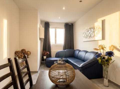 Basic Apartment | Iron/ironing board
