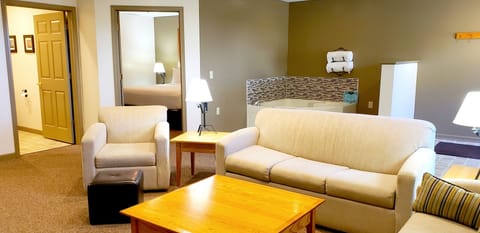 Deluxe Room, 1 King Bed, Non Smoking, Jetted Tub | Desk, laptop workspace, blackout drapes, iron/ironing board