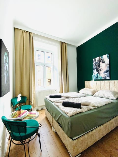 Basic Apartment | Iron/ironing board