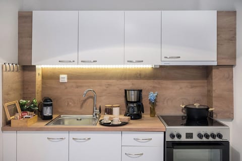Apartment, 3 Bedrooms | Private kitchen