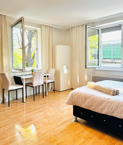 Basic Apartment | Iron/ironing board