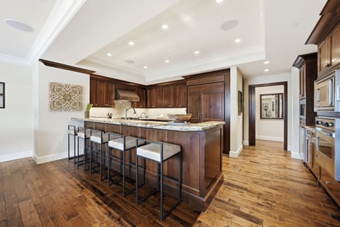 Giant bar, tons of seating for the kids here. Just to the left of this picture is the main circular table for the bigger kids :).