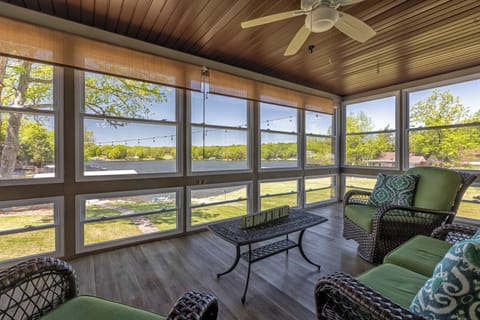 Ample sun room seating 