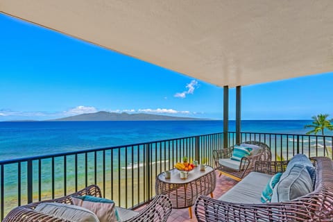 Stunning ocean view of the Pacific straight from your lanai