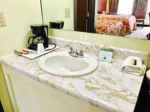 Standard Room, 2 Double Beds | Coffee and/or coffee maker