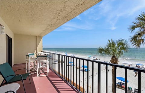 Double balcony with plenty of room.