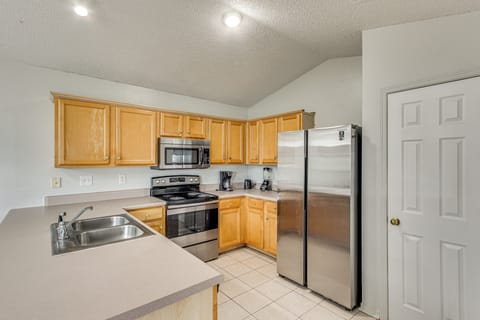 Kitchen | Cooking Basics | Drip Coffee Maker | Microwave | Toaster | Blender