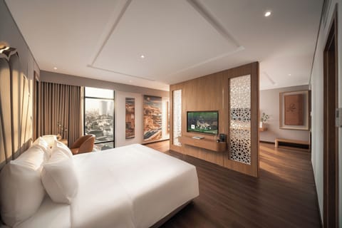 Memory foam beds, free minibar items, in-room safe