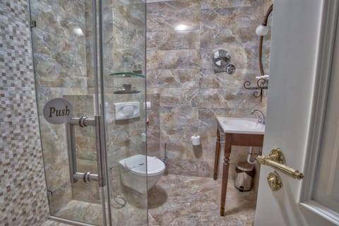 Bathroom | Free toiletries, hair dryer, bathrobes, slippers