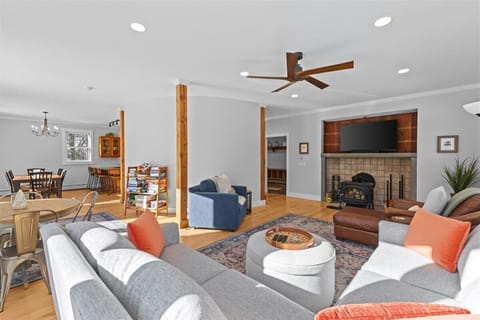 Perfect Stowe Location: 10 Mins to Skiing, Hot Tub (6746)