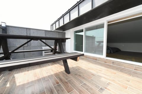 Room (Misil) | Balcony