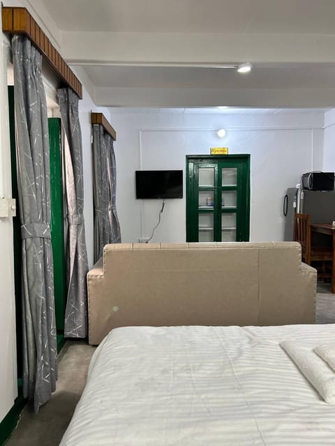 Studio, 1 Bedroom, Smoking | 1 bedroom