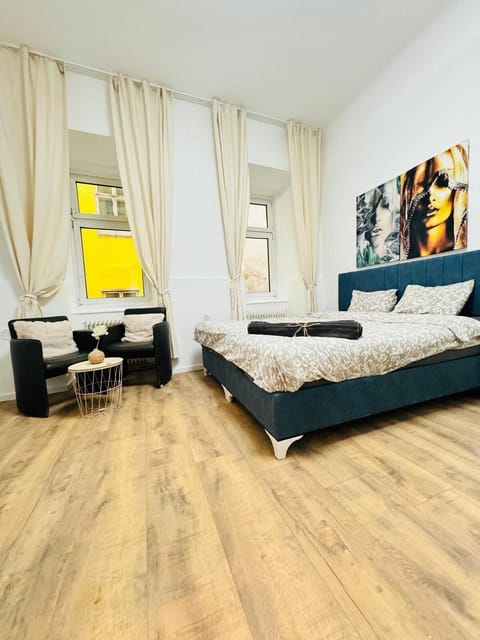 Basic Apartment | Iron/ironing board